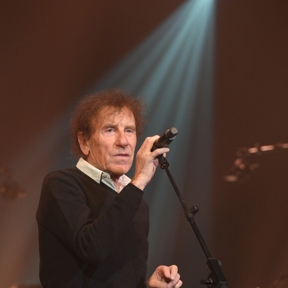 Alain Souchon - Les célébrités participent au concert caritatif des Coccinelles au Casino de Paris dans le cadre de la soirée " Ose " pour lutter contre la Neurofibromatose. L'objectif de cette soirée, mettre en lumière l'association Neurofibromatoses et Recklinghausen (A.N.R.) pour faire avancer la connaissance sur la maladie. L'association compte 1 200 adhérents en France et organise chaque année des événements sportifs et culturels. A Paris le 3 novembre 2018 © Guirec Coadic/Bestimage