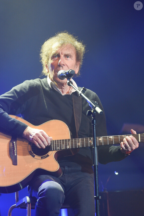 Alain Souchon - Les célébrités participent au concert caritatif des Coccinelles au Casino de Paris dans le cadre de la soirée " Ose " pour lutter contre la Neurofibromatose. L'objectif de cette soirée, mettre en lumière l'association Neurofibromatoses et Recklinghausen (A.N.R.) pour faire avancer la connaissance sur la maladie. L'association compte 1 200 adhérents en France et organise chaque année des événements sportifs et culturels. A Paris le 3 novembre 2018 © Guirec Coadic/Bestimage