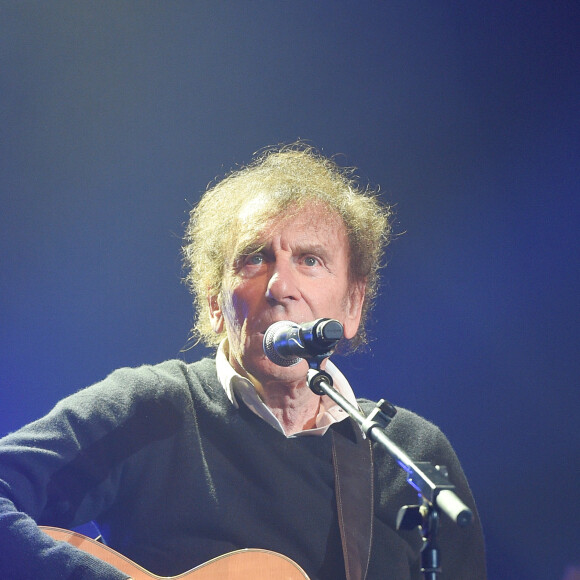 Alain Souchon - Les célébrités participent au concert caritatif des Coccinelles au Casino de Paris dans le cadre de la soirée " Ose " pour lutter contre la Neurofibromatose. L'objectif de cette soirée, mettre en lumière l'association Neurofibromatoses et Recklinghausen (A.N.R.) pour faire avancer la connaissance sur la maladie. L'association compte 1 200 adhérents en France et organise chaque année des événements sportifs et culturels. A Paris le 3 novembre 2018 © Guirec Coadic/Bestimage