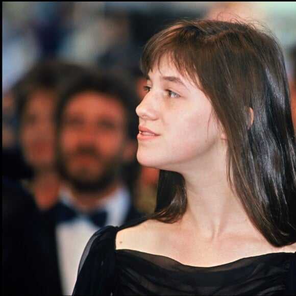 Charlotte Gainsbourg au Festival de Cannes pour la présentation du film "Le Soleil même la nuit" en 1990.