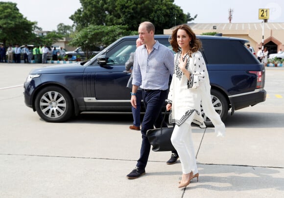 Kate Middleton, duchesse de Cambridge, et le prince William, duc de Cambridge, au départ de l'aéroport Lahore, après leur voyage officiel de cinq jours au Pakistan. Le 18 octobre 2019