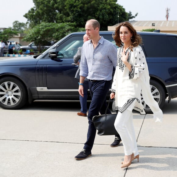 Kate Middleton, duchesse de Cambridge, et le prince William, duc de Cambridge, au départ de l'aéroport Lahore, après leur voyage officiel de cinq jours au Pakistan. Le 18 octobre 2019