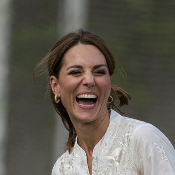 Kate Middleton à l'Académie Nationale de Cricket à Lahore, le 17 octobre 2019.