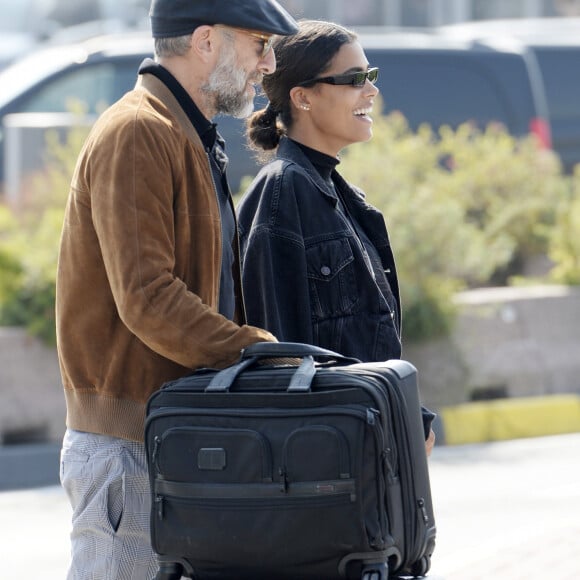 Exclusif - Tina Kunakey et son mari Vincent Cassel arrivent à l'aéroport de Milan lors de la Fashion Week (MLFW). A leur arrivée, un chauffeur vient les chercher en Maserati pour les emmener à leur hôtel. Milan, le 21 septembre 2018.