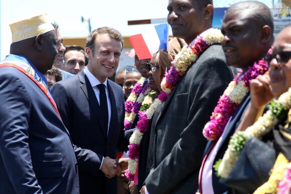 Le président de la république Emmanuel Macron débarque d'un intercepteur de la police aux frontières, le 22 octobre 2019, à Mamoudzou, Mayotte. © Stéphane Lemouton / Bestimage