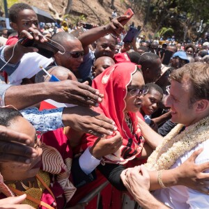 Emmanuel Macron, président de la République - Le président de la République française en visite à Mamoudzou, la capitale de Mayotte le 22 octobre 2019. © Jacques Witt / Pool / Bestimage