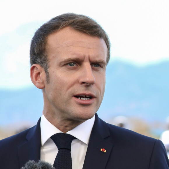 Le président Emmanuel Macron arrive à l'aéroport de Mayotte-Pamandzi le 22 octobre 2019. © Stéphane Lemouton / Bestimage