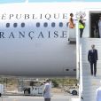 Le président Emmanuel Macron arrive à l'aéroport de Mayotte-Pamandzi le 22 octobre 2019. © Stéphane Lemouton / Bestimage