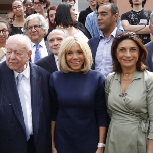 Brigitte Macron à la sortie d'une visite de l'école de la 2ème chance à Marseille en compagnie du maire Jean-Claude Gaudin le 14 juin 2019.