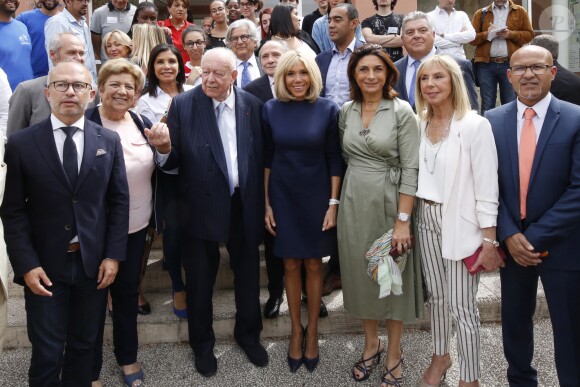 Brigitte Macron à la sortie d'une visite de l'école de la 2ème chance à Marseille en compagnie du maire Jean-Claude Gaudin le 14 juin 2019.