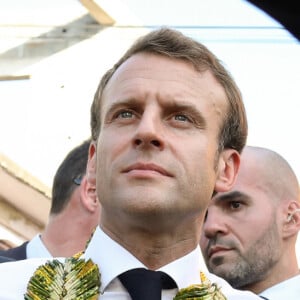 Le président de la République Emmanuel Macron visite la ville de Hamjago à Mayotte pour une rencontre avec la population le 22 octobre 2019. © Stéphane Lemouton / bestimage