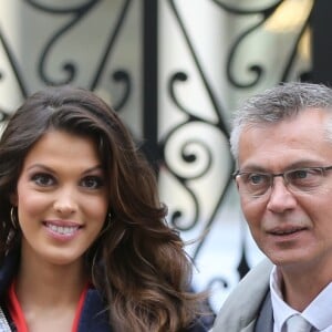 Iris Mittenaere et ses parents Yves Mittenaere et Laurence Druart au Palais de l'Elysée pour rencontrer le Président de la République François Hollande et visiter l'Elysée à Paris, le 18 mars 2017.