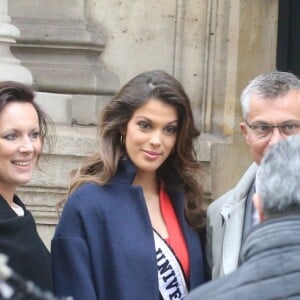 Iris Mittenaere et ses parents Yves Mittenaere et Laurence Druart au Palais de l'Elysée pour rencontrer le Président de la République François Hollande et visiter l'Elysée à Paris, le 18 mars 2017.