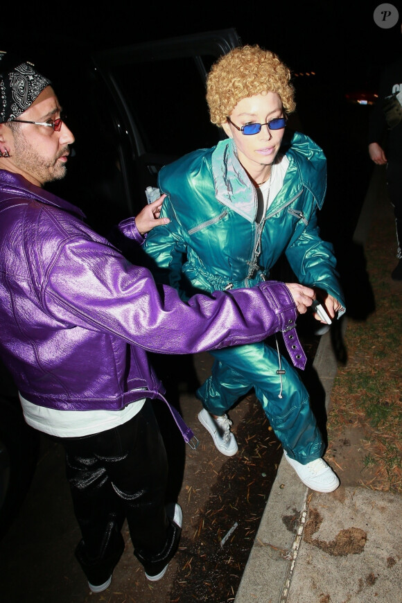 Jessica Biel assiste à la soirée d'Halloween de la marque de tequila Casamigos, déguisée en Justin Timberlake (à l'époque du groupe 'NSYNC). Beverly Hills, le 25 octobre 2019.