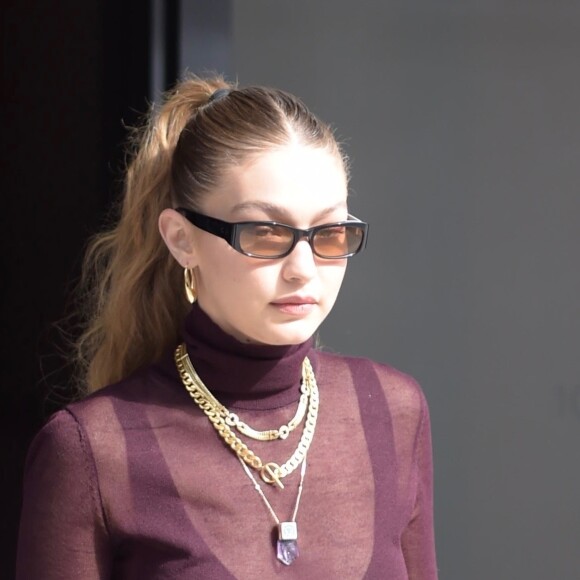 Gigi Hadid à la sortie de son appartement à New York, le 26 octobre 2019