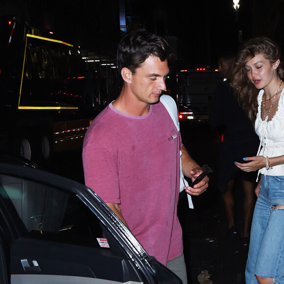Exclusif - Gigi Hadid présente son nouveau compagnon Tyler Cameron à sa meilleure amie S.Williams à l'occasion d'un dîner à La Esquina à New York.
