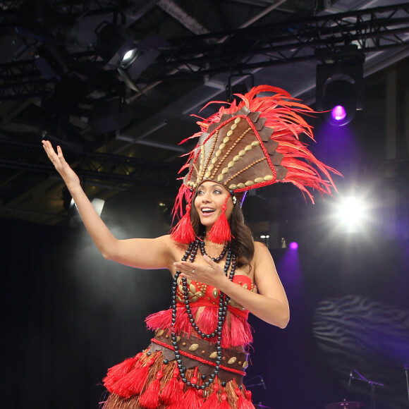 Vaimalama Chaves (Miss France 2019) défile lors de la soirée d'inauguration du 25e Salon du Chocolat en faveur de la Fondation Children of Africa au Parc des Expositions de la Porte de Versailles, à Paris, le 29 octobre 2019. © Dominique Jacovides-Cyril Moreau/Bestimage