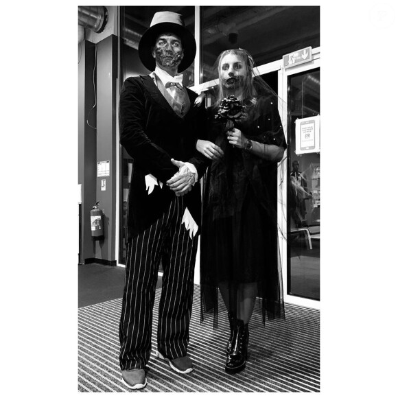 Jean-Pascal Lacoste et Delphine Tellier déguisés en mariés pour Halloween, le 31 octobre 2019