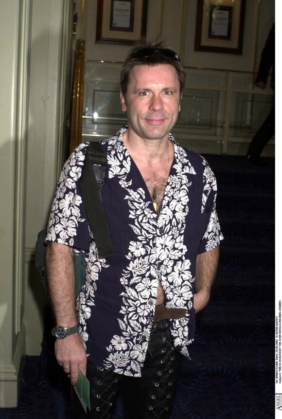 Bruce Dickinson d'Iron Maiden en 2001 à Londres lors des Ivor Novello Awards