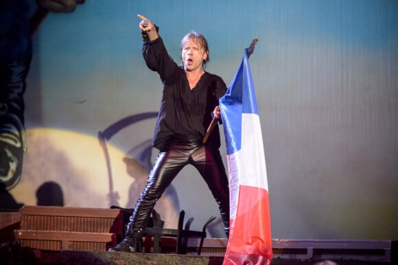 Bruce Dickinson d'Iron Maiden lors du concert du groupe de heavy metal au Hellfest en France le 24 juin 2018