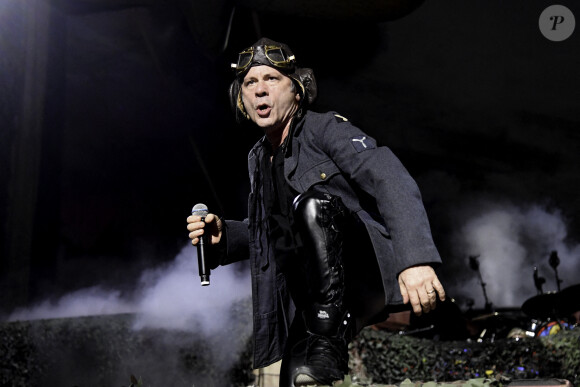 Bruce Dickinson d'Iron Maiden lors d'un concert du groupe de heavy metal en Floride en juillet 2019