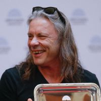 Bruce Dickinson (Iron Maiden) : Séparé de sa femme et en couple avec une fan