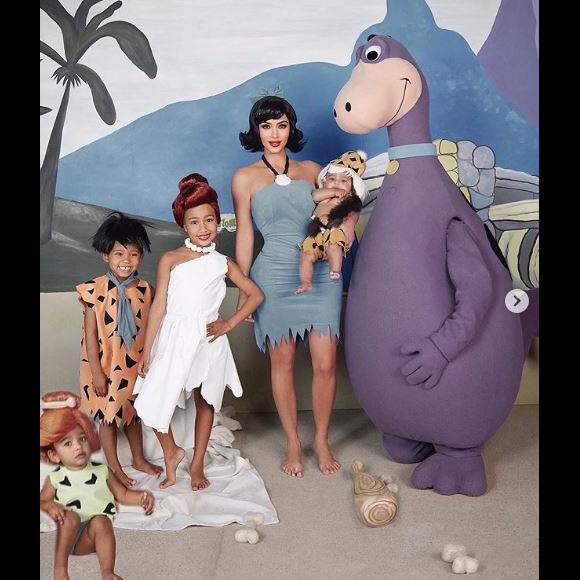 La famille Kardashian West en famille Pierrafeu le 1er novembre 2019 sur Instagram.