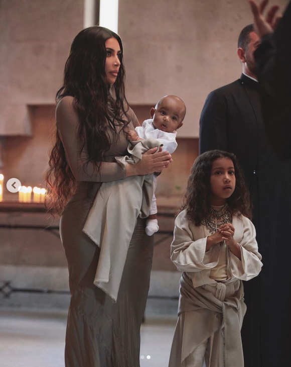 Kim Kardashian et ses enfants Psalm et North en Arménie. Octobre 2019.