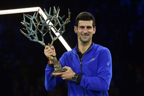Novak Djokovic remporte le tournoi Rolex Paris Masters 2019 face à Denis Shapovalov (6/3 - 6/4). Paris, le 3 novembre 2019.
