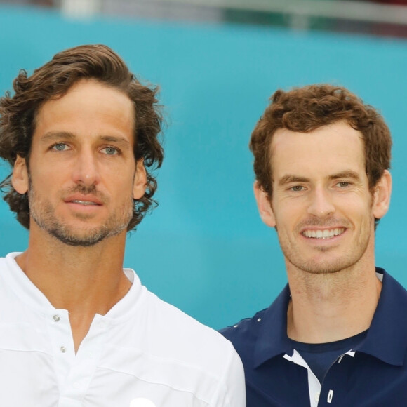 Feliciano Lopez et Andy Murray brandissent le trophée - Andy Murray et Feliciano Lopez ont remporté la finale du tournoi de double du Queen's face à l'Américain Rajeev Ram et au Britannique Joe Salisbury (7-6 [6], 5-7, 10-5), le 23 juin 2019 à Londres.