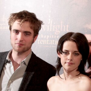 Kristen Stewart et Robert Pattinson - Photocall du film New Moon au Crillon à Paris le 10 novembre 2009