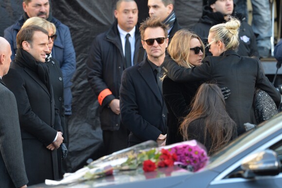 Le président Emmanuel Macron, David Hallyday, Laura Smet, Laeticia Hallyday et ses filles Joy et Jade - Arrivées des personnalités en l'église de La Madeleine pour les obsèques de Johnny Hallyday à Paris le 8 decembre 2017. © Veeren/Bestimage