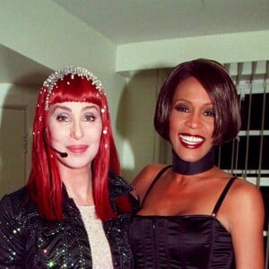 Cher et Whitney Houston à Londres, en 1999. 