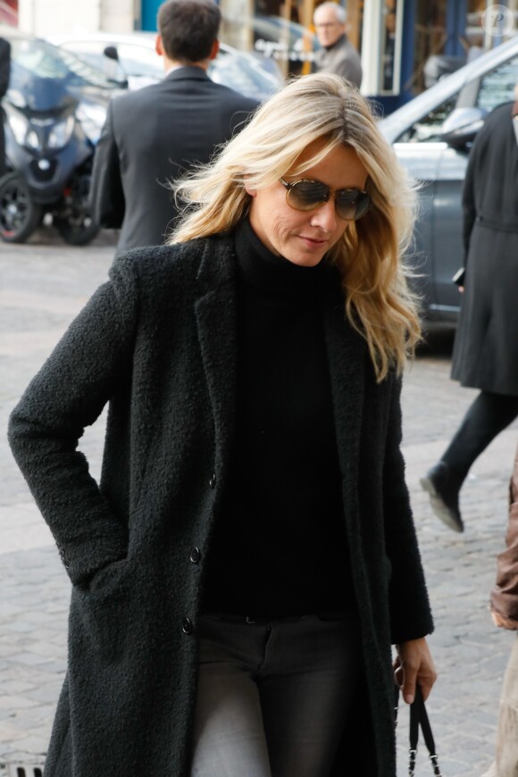 Sarah Lavoine - Arrivées aux obsèques de Marie Laforêt en l'église Saint-Eustache à Paris. Le 7 novembre 2019.