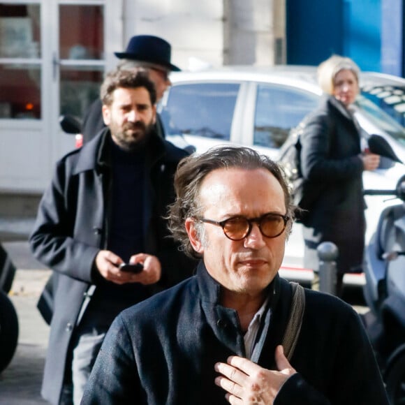 Vincent Perez et sa femme Karine Silla - Arrivées aux obsèques de Marie Laforêt en l'église Saint-Eustache à Paris. Le 7 novembre 2019.