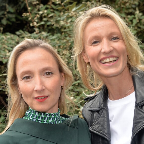 Audrey Lamy et sa soeur Alexandra Lamy - People au défilé Lacoste Collection Prêt-à-Porter Printemps/Eté 2020 lors de la Fashion Week de Paris, le 1er octobre 2019. © Veeren Ramsamy-Christophe Clovis/Bestimage