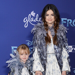 Selena Gomez et sa petite soeur Gracie - Les célébrités lors de l'avant-première du film "La Reine des Neiges 2" à Los Angeles, le 7 novembre 2019.