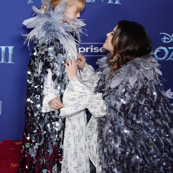 Selena Gomez et sa petite soeur Gracie - Les célébrités lors de l'avant-première du film "La Reine des Neiges 2" à Los Angeles, le 7 novembre 2019.