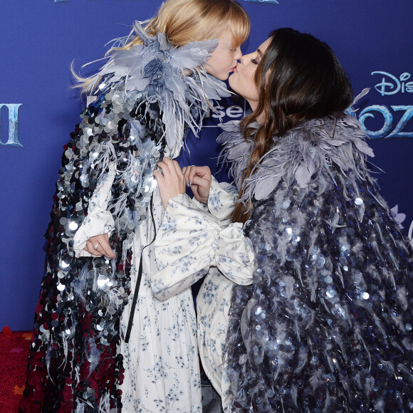 Selena Gomez et sa petite soeur Gracie - Les célébrités lors de l'avant-première du film "La Reine des Neiges 2" à Los Angeles, le 7 novembre 2019.