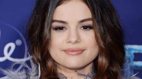 Selena Gomez présente sa soeur Gracie à la première de "La reine des neiges 2"