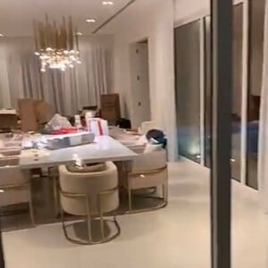 Nabilla et Thomas emménagent dans leur nouvelle maison à Dubaï, le 9 novembre 2019.