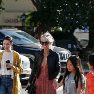 Laeticia Hallyday fait du shopping avec ses filles Jade et Joy et sa mère Françoise Thibaut à Los Angeles le 9 novembre 2019.