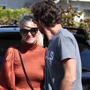 Laeticia Hallyday est allée déjeuner au restaurant MTN Venice avec sa mère Françoise Thibaut, son compagnon Pascal Balland et sa fille Mathilde à Los Angeles, le 19 octobre 2019.