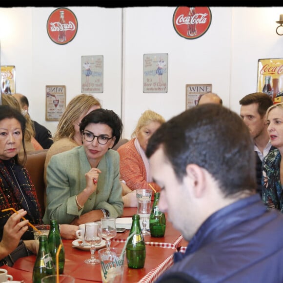 Exclusif - Rachida Dati et Jeanne d'Hauteserre (Maire du 8ème arrondissement de Paris) - Echange avec des mamans du 8e Paris VIIIème au Café Florence - Déplacement de Rachida Dati sur des thématiques liées à l'Enfance et à la Famille à Paris à la Maison des Assistantes maternelles du 8ème, le 8 novembre 2019. © Alain Guizard/Bestimage