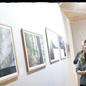 Exclusif - Rachida Dati se rend à " FotoFever " la foire prospective de photographie contemporaine qu'elle parcourt en compagnie de Cécile Schaal, sa fondatrice au Carrousel du Louvre à Paris, le 9 novembre 2019. © Alain Guizard/Bestimage