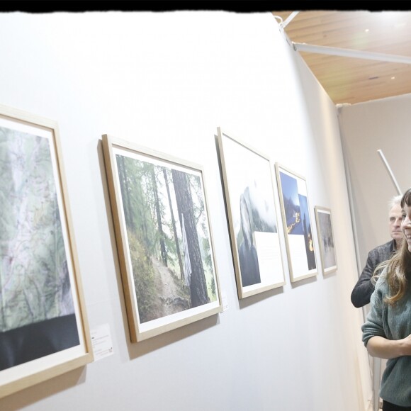 Exclusif - Rachida Dati se rend à " FotoFever " la foire prospective de photographie contemporaine qu'elle parcourt en compagnie de Cécile Schaal, sa fondatrice au Carrousel du Louvre à Paris, le 9 novembre 2019. © Alain Guizard/Bestimage