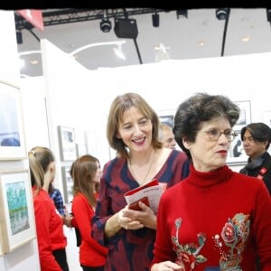 Exclusif - Rachida Dati et Valérie-Anne Giscard d'Estaing - Rachida Dati se rend à "FotoFever" la foire prospective de photographie contemporaine qu'elle parcourt en compagnie de Cécile Schaal, sa fondatrice au Carrousel du Louvre à Paris, le 9 novembre 2019. © Alain Guizard/Bestimage