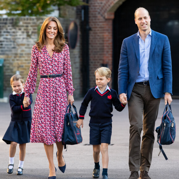 Le prince William et Kate Middleton, duchesse de Cambridge, emmènent leur fille la princesse Charlotte de Cambridge avec leur fils le prince George à l'école "Thomas's Battersea" le jour de la rentrée scolaire, le 5 septembre 2019.