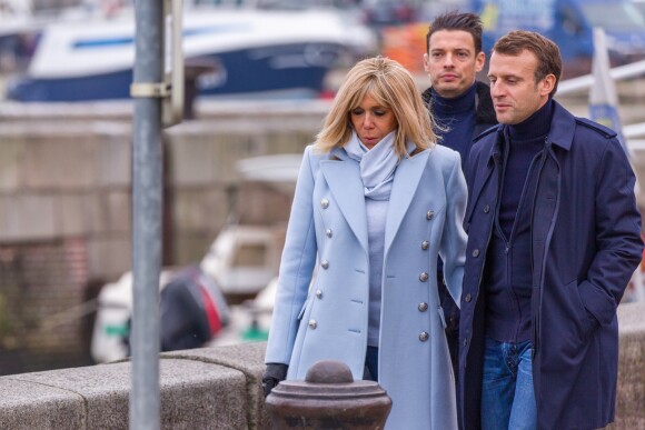 Le président Emmanuel Macron et sa femme Brigitte, vêtue d'un manteau Balmain, passent le week-end de la Toussaint à Honfleur le 31 octobre 2019.