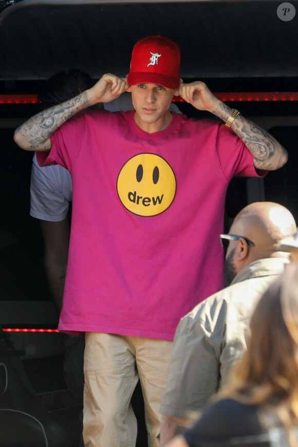 Justin Bieber arrive dans un studio pour tourner un clip à Los Angeles, le 11 octobre 2019.